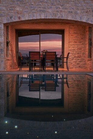 Imagen general del Hotel Beachfront Alassa Villas w Private Pools Complex. Foto 17