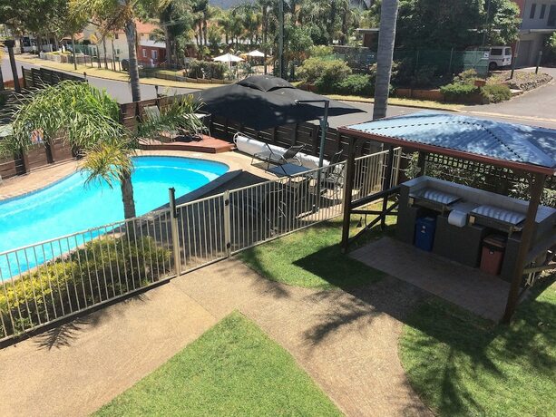Imagen de la piscina del Hotel Beachfront Apartments. Foto 37