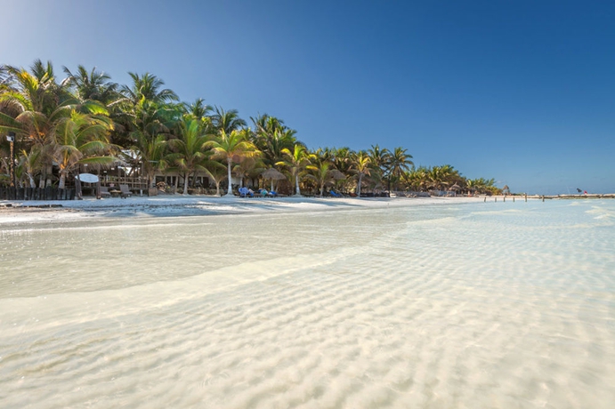 Imagen de los exteriores del Hotel Beachfront La Palapa - Adults Only. Foto 9