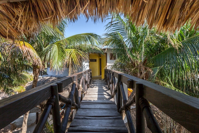 Imagen de los exteriores del Hotel Beachfront La Palapa - Adults Only. Foto 14