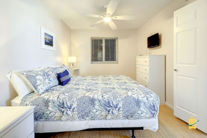 Imagen de la habitación del Hotel Beachfront Oceania Beach Club Complex. Foto 11