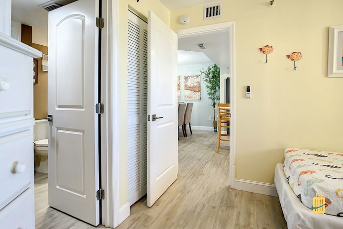 Imagen de la habitación del Hotel Beachfront Oceania Beach Club Complex. Foto 12