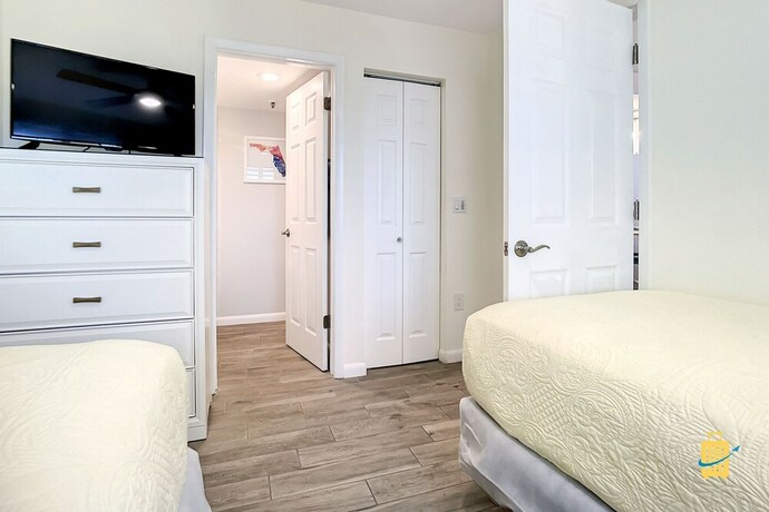 Imagen de la habitación del Hotel Beachfront Oceania Beach Club Complex. Foto 20