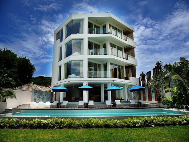 Imagen de la piscina del Hotel Beachfront Phuket. Foto 8