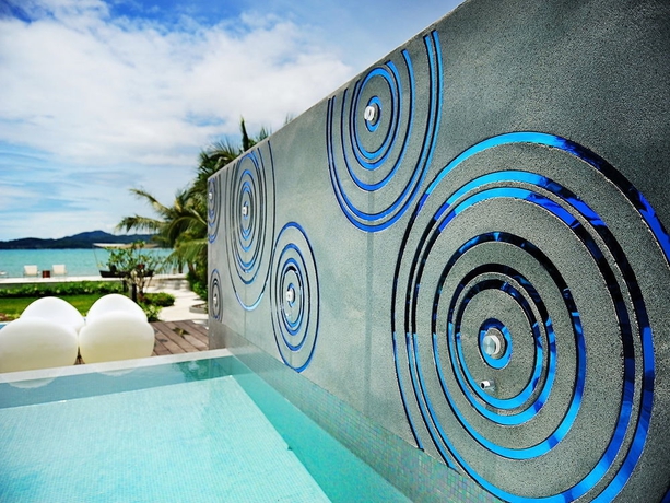 Imagen de la piscina del Hotel Beachfront Phuket. Foto 11
