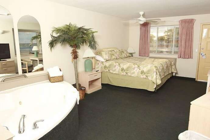Imagen general del Hotel Beachfront Resort. Foto 10