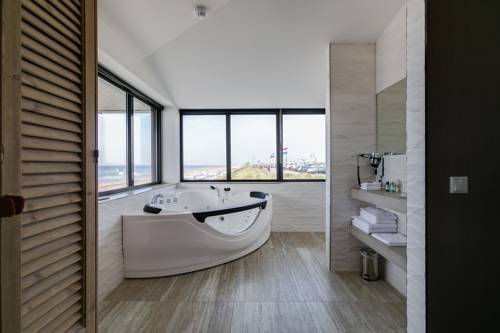 Imagen de la habitación del Hotel Beachhouse. Foto 3