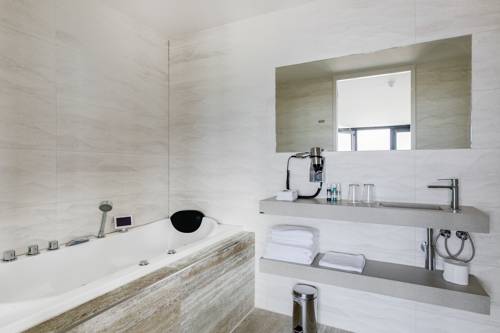 Imagen de la habitación del Hotel Beachhouse. Foto 8