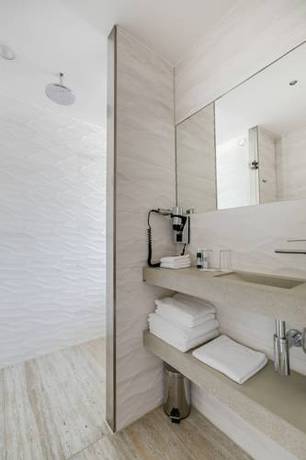 Imagen de la habitación del Hotel Beachhouse. Foto 13