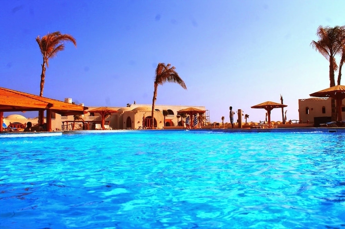 Imagen de la piscina del Hotel Beachsafari Resort. Foto 15