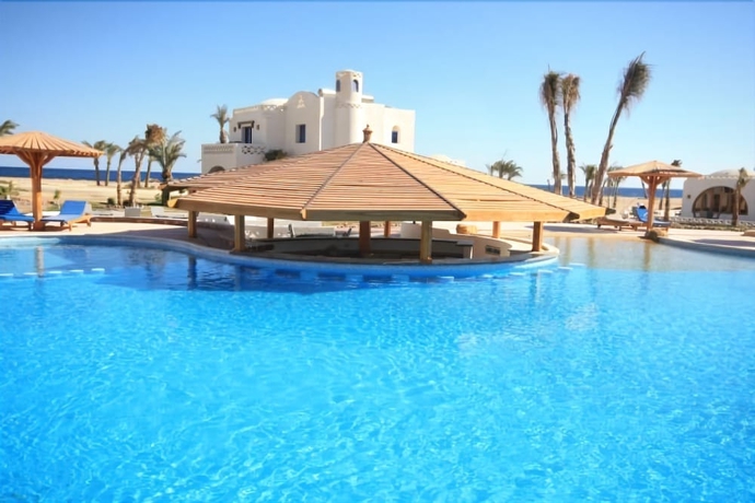 Imagen de la piscina del Hotel Beachsafari Resort. Foto 17