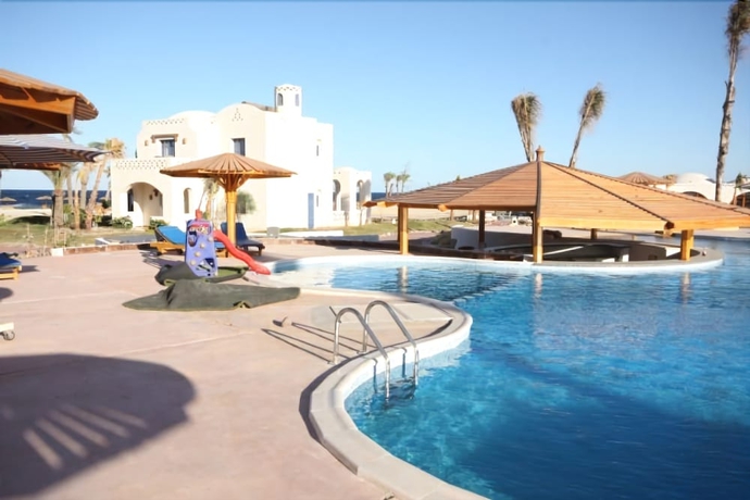Imagen de la piscina del Hotel Beachsafari Resort. Foto 19