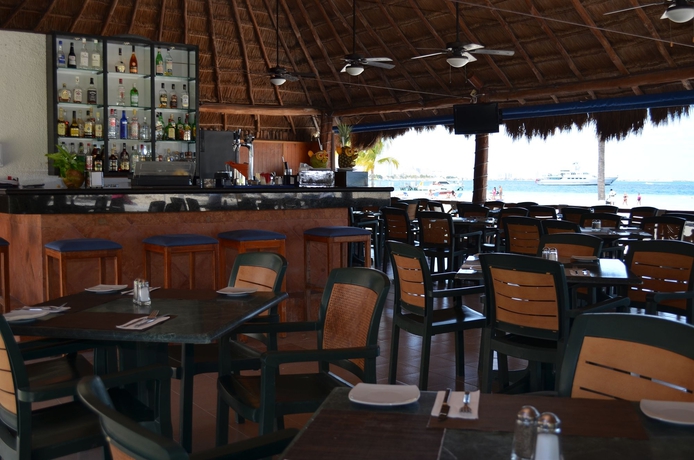 Imagen del bar/restaurante del Hotel Beachscape Kin Ha Villas and Suites. Foto 1