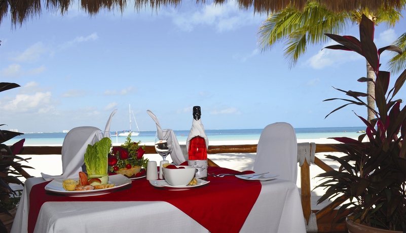 Imagen del bar/restaurante del Hotel Beachscape Kin Ha Villas and Suites. Foto 2