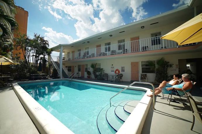 Imagen de la piscina del Hotel Beachside Gardens Apartments by Lowkl. Foto 18