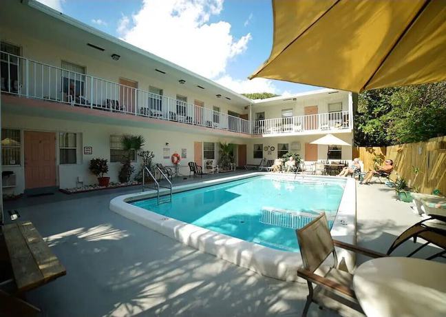 Imagen de la piscina del Hotel Beachside Gardens Apartments by Lowkl. Foto 19