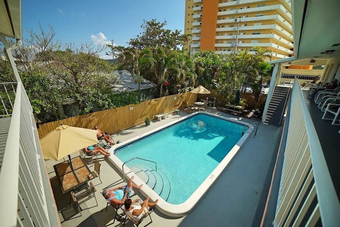 Imagen de la piscina del Hotel Beachside Gardens Apartments by Lowkl. Foto 20
