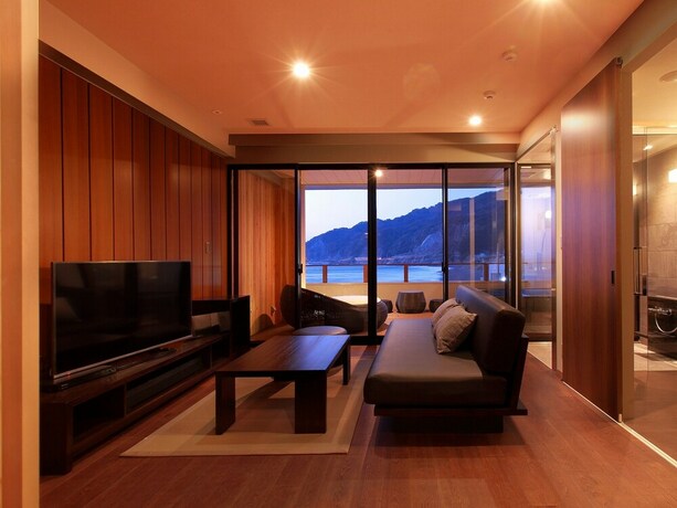 Imagen de la habitación del Hotel Beachside Onsen Resort Umi. Foto 25