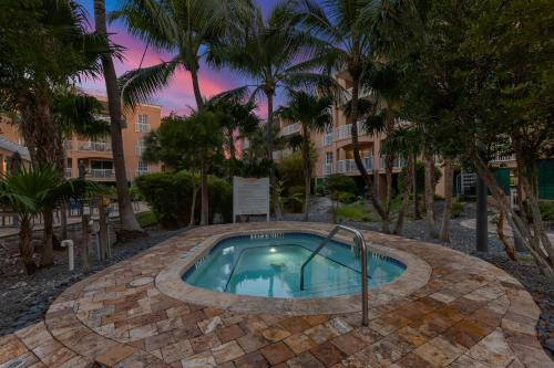 Imagen de la piscina del Hotel Beachside Resort & Residences. Foto 15