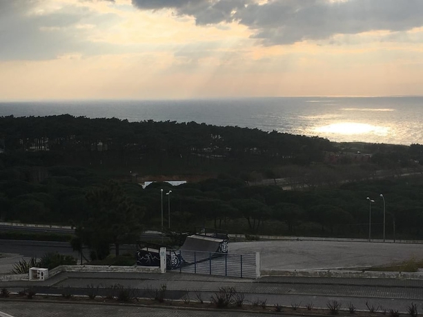 Imagen de la piscina del Hotel Beachtour Ericeira. Foto 13
