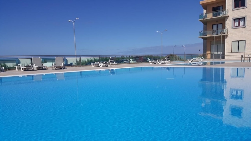 Imagen de la piscina del Hotel Beachtour Ericeira. Foto 15