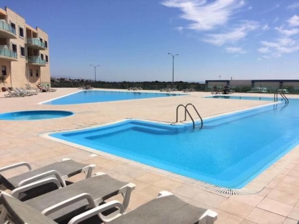 Imagen de la piscina del Hotel Beachtour Ericeira. Foto 17