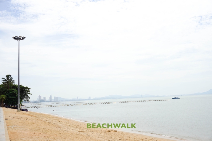 Imagen de los exteriores del Hotel Beachwalk Jomtien. Foto 17