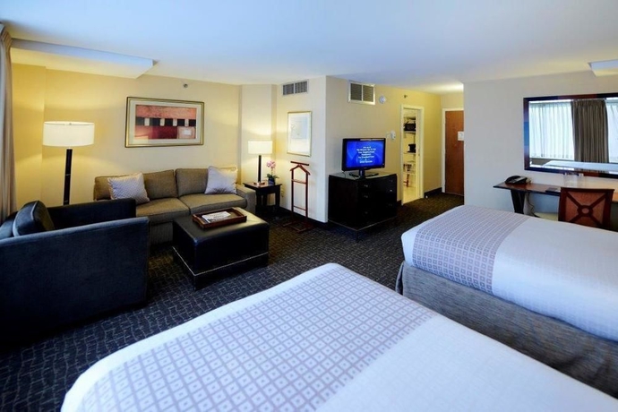 Imagen de los exteriores del Hotel Beacon and Corporate Quarters. Foto 7