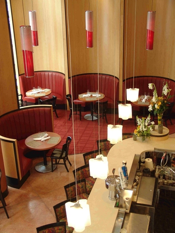 Imagen del bar/restaurante del Hotel Beacon and Corporate Quarters. Foto 3