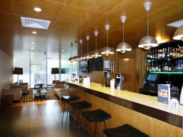 Imagen del bar/restaurante del Hotel Beales Hotel Hatfield. Foto 4