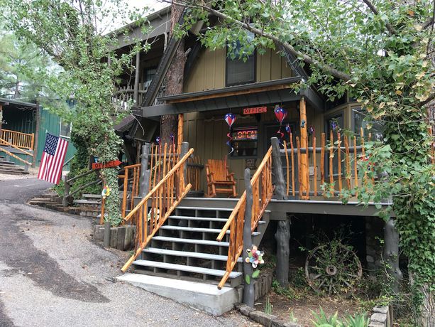 Imagen de los interiores del Hotel Bear Creek Motel And Cabins. Foto 20