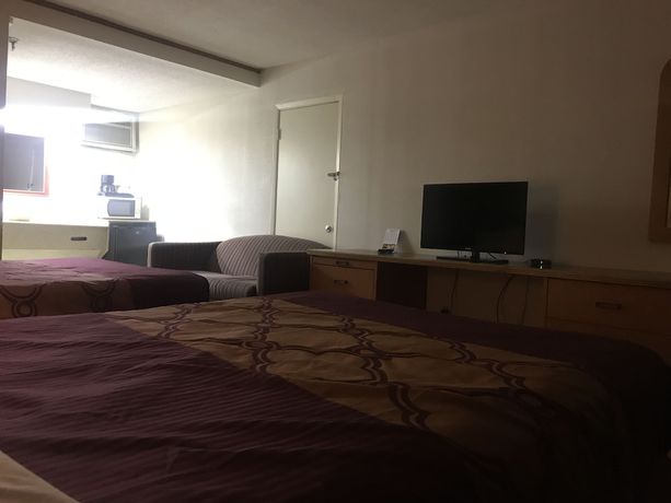 Imagen de la habitación del Hotel Bear Mount Inn And Suites. Foto 10