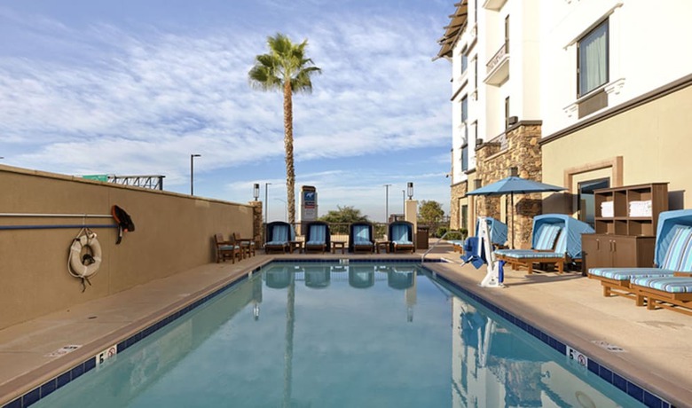 Imagen de la piscina del Hotel Bear Springs. Foto 19