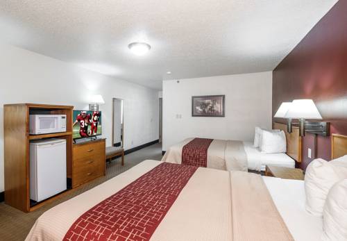 Imagen de la habitación del Hotel Bearcat Inn and Suites. Foto 4