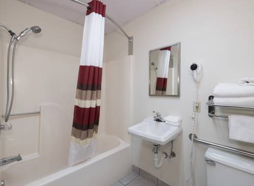 Imagen general del Hotel Bearcat Inn and Suites. Foto 1