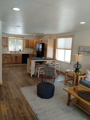 Imagen de la habitación del Hotel Beargrass Lodging and RV Resort. Foto 15