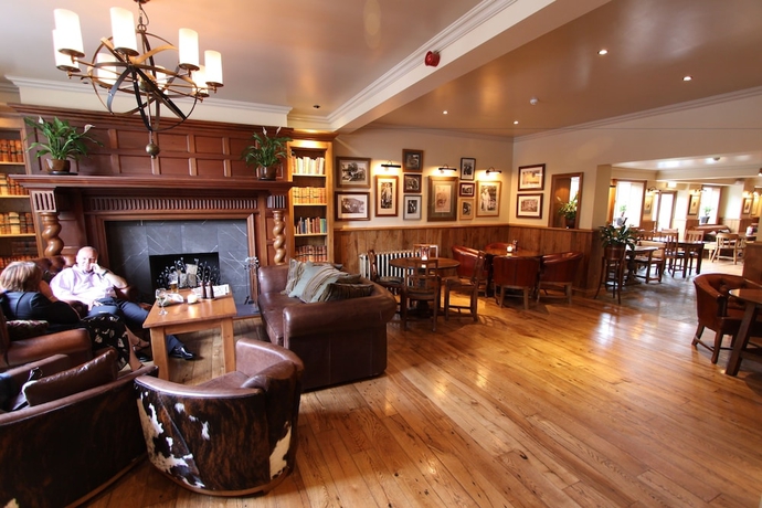 Imagen del bar/restaurante del Hotel Bears Paw Inn. Foto 2