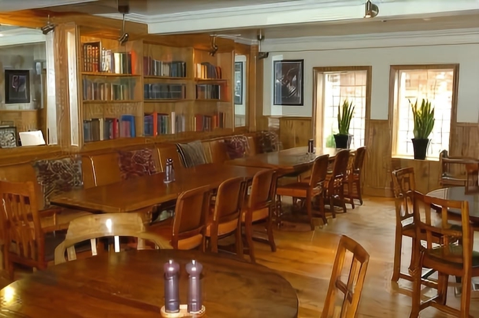 Imagen del bar/restaurante del Hotel Bears Paw Inn. Foto 3