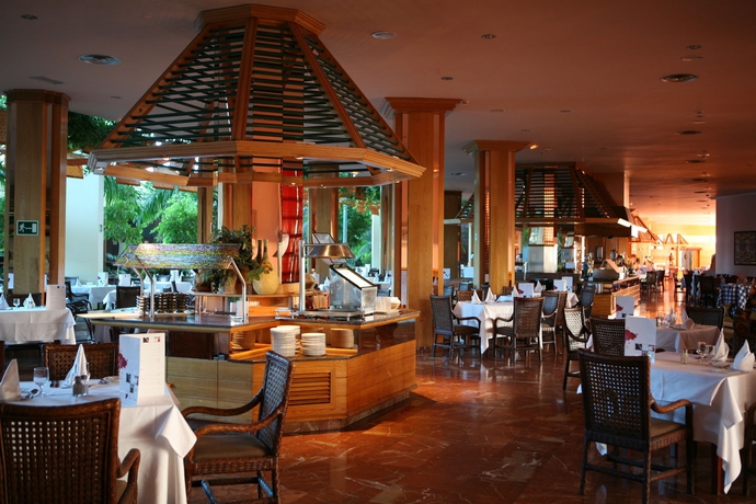 Imagen del bar/restaurante del Hotel Beatriz Costa and Spa. Foto 2