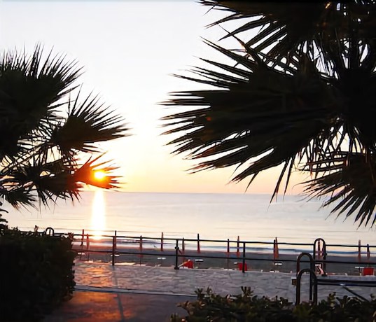 Imagen de los exteriores del Hotel Beau Rivage, Alassio. Foto 13
