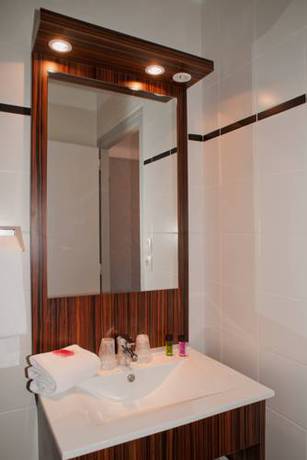 Imagen de la habitación del Hotel Beau Rivage, Argeles Sur Mer. Foto 9