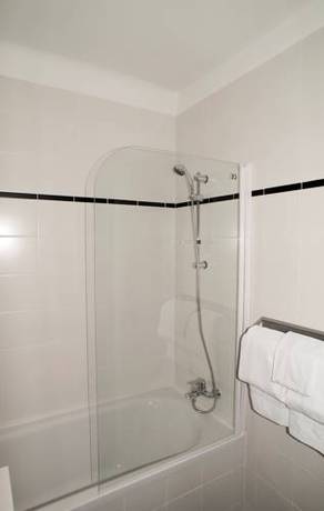 Imagen de la habitación del Hotel Beau Rivage, Argeles Sur Mer. Foto 16