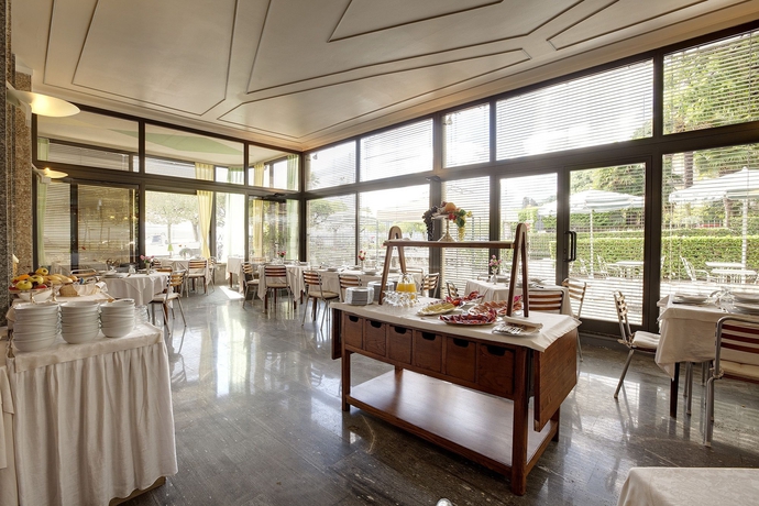 Imagen del bar/restaurante del Hotel Beau Rivage, Baveno. Foto 2