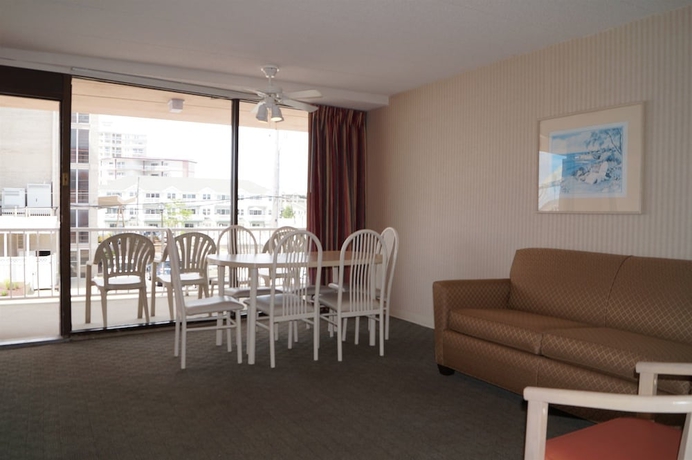 Imagen de la habitación del Hotel Beau Rivage Beach Resort. Foto 12