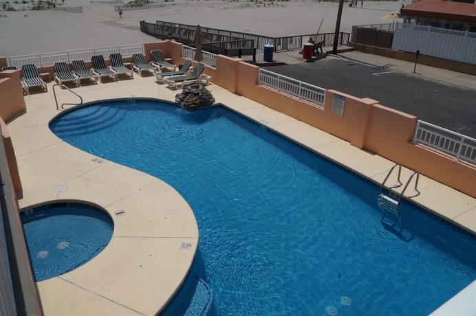 Imagen de la piscina del Hotel Beau Rivage Beach Resort. Foto 19