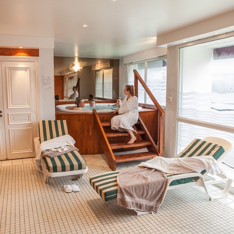 Imagen de la piscina del Hotel Beau Rivage, G&eacute;rardmer. Foto 13