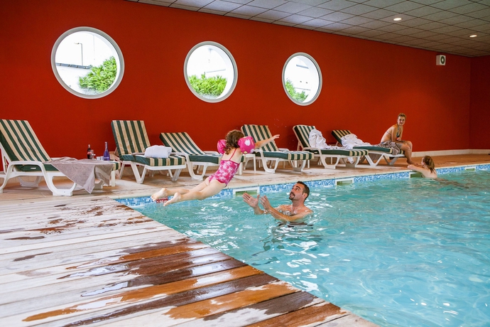 Imagen de la piscina del Hotel Beau Rivage, G&eacute;rardmer. Foto 14