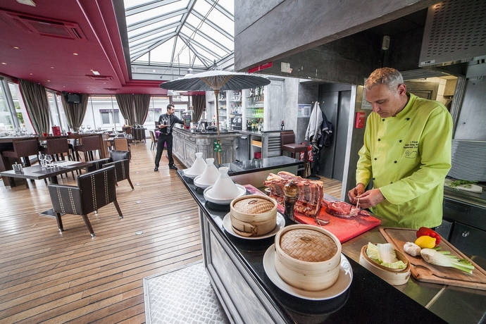 Imagen del bar/restaurante del Hotel Beau Rivage, G&eacute;rardmer. Foto 8