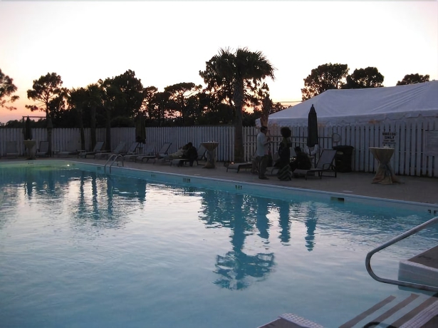 Imagen de la piscina del Hotel Beau Rivage Golf and Resort. Foto 17