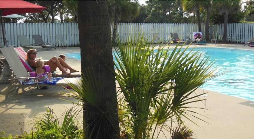 Imagen de la piscina del Hotel Beau Rivage Golf and Resort. Foto 19